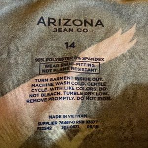 Arizona jean co., pajamas, shirt and pants are together, used once (new)